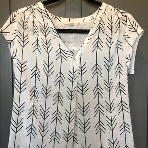 Fun 2 Fun White & Black Arrow Print Blouse  -S